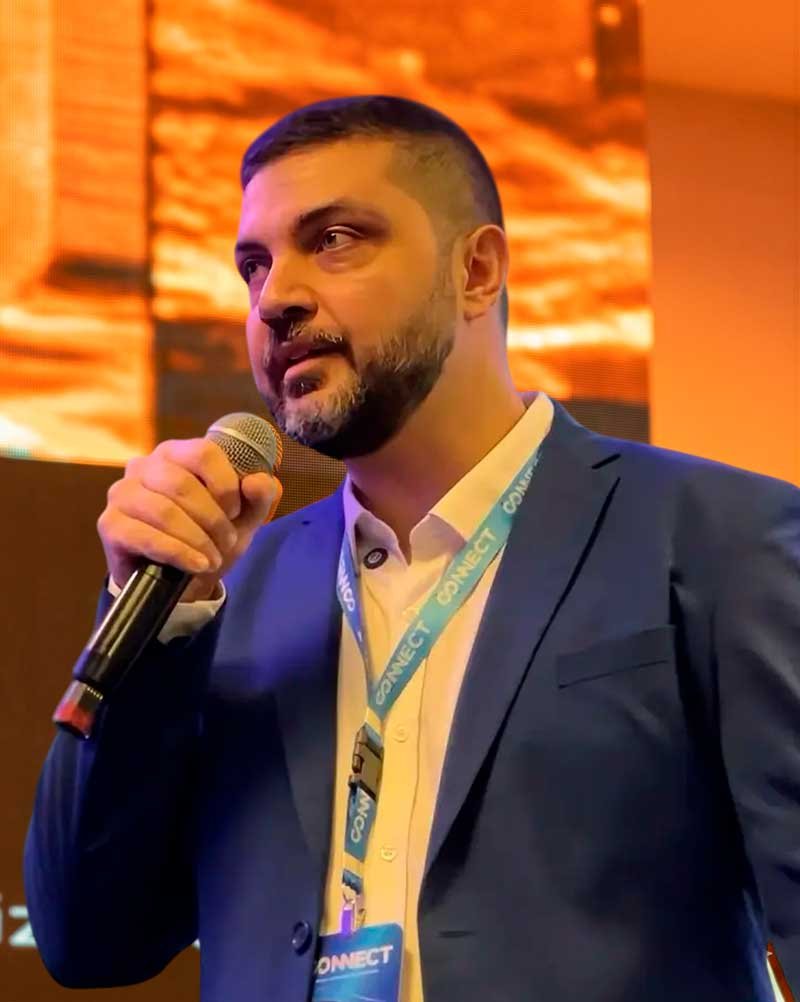 Vinicius Gomes — Professor de IA